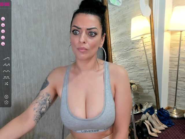 Nuotraukos ElisaBaxter Hot MILF!!Ready for some fun ? @lush ! ! Make me WET with your TIPS !#brunette #milf #bigtits #bigass #squirt #cumshow #mommy @lovense #mommy #teen #greeneyes #DP #mom
