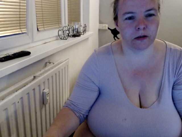 Nuotraukos Bessy123 squirt group,lovense, play breasts play pussy, play ass + toy spy, group oil body, group. tits here 10, naked, body 20, squirt pvt, lovense spy
