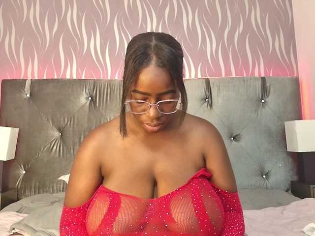 Nuotraukos KayaBrown ⭐I want to be a very playful girl today!⭐ ⭐GOAL: Squirt Time⭐ @remain
