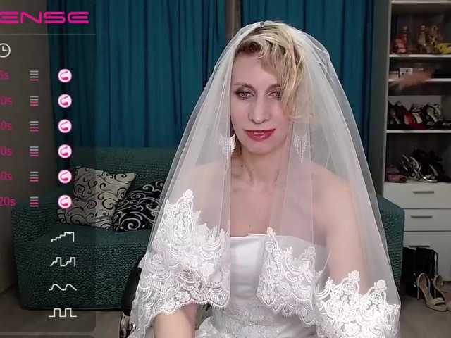 Nuotraukos KirstenDesire Hi guys! pussy play in goal 800 countdown 80 collected 720 left until the show starts!