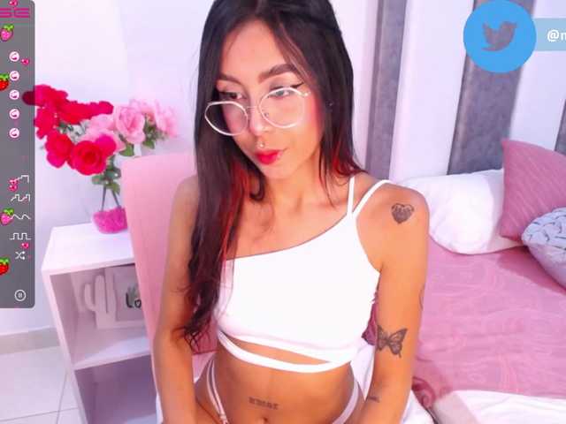 Nuotraukos MelyTaylor ♥Make me go crazy with your fantasies and your darkest desires, I want to please you. ♥ tip if you enjoy ♥♥lush on♥0 fingers pussy and juice @goal