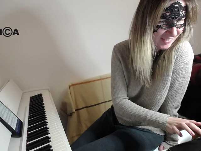 Nuotraukos PianoGirl Hi, Im Anastasia! Applause - 1tk+